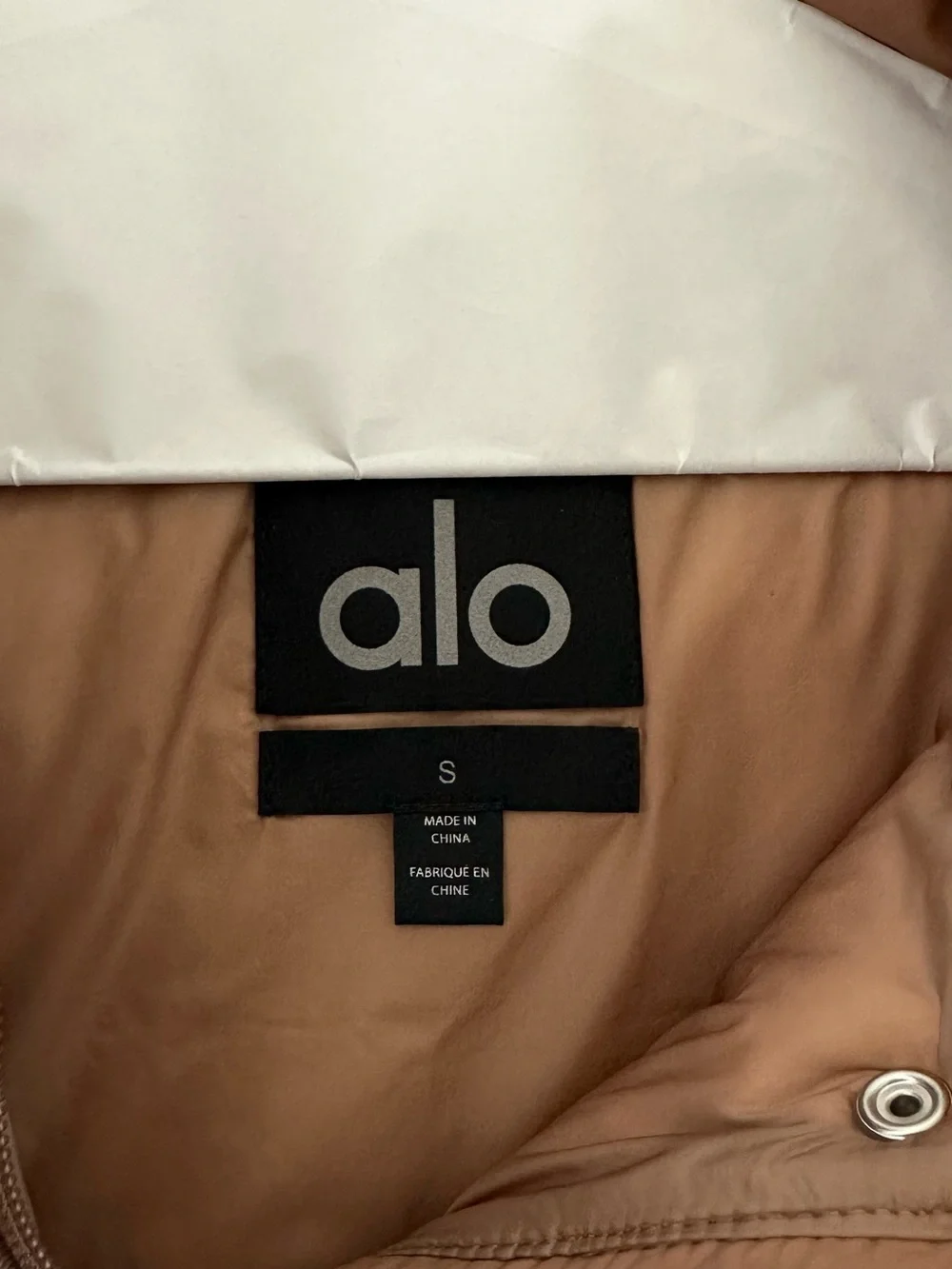 NWT ALO Yoga Extreme Cropped Gold Rush Puffer Vest